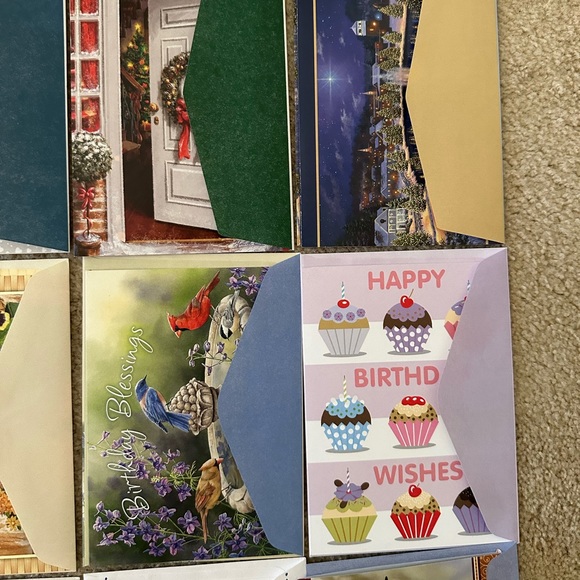 New 18 of different brand of cards with envelopes. - Picture 5 of 7